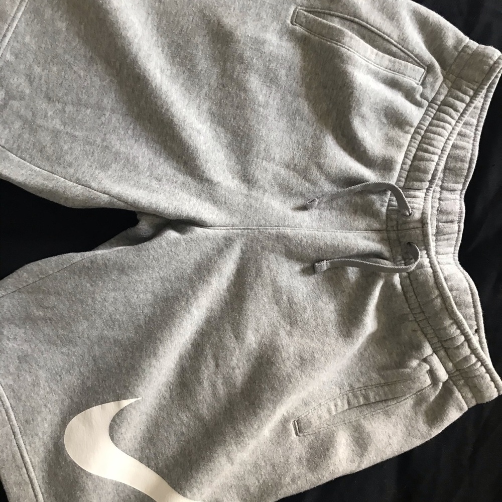 🚩Sold🚩🔥Nike Fleece Shorts🔥 - Picture 5 of 8